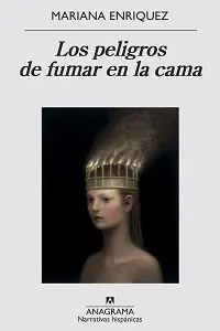 Cover of Los Peligros de Fumar en la Cama, by Mariana Enriquez.